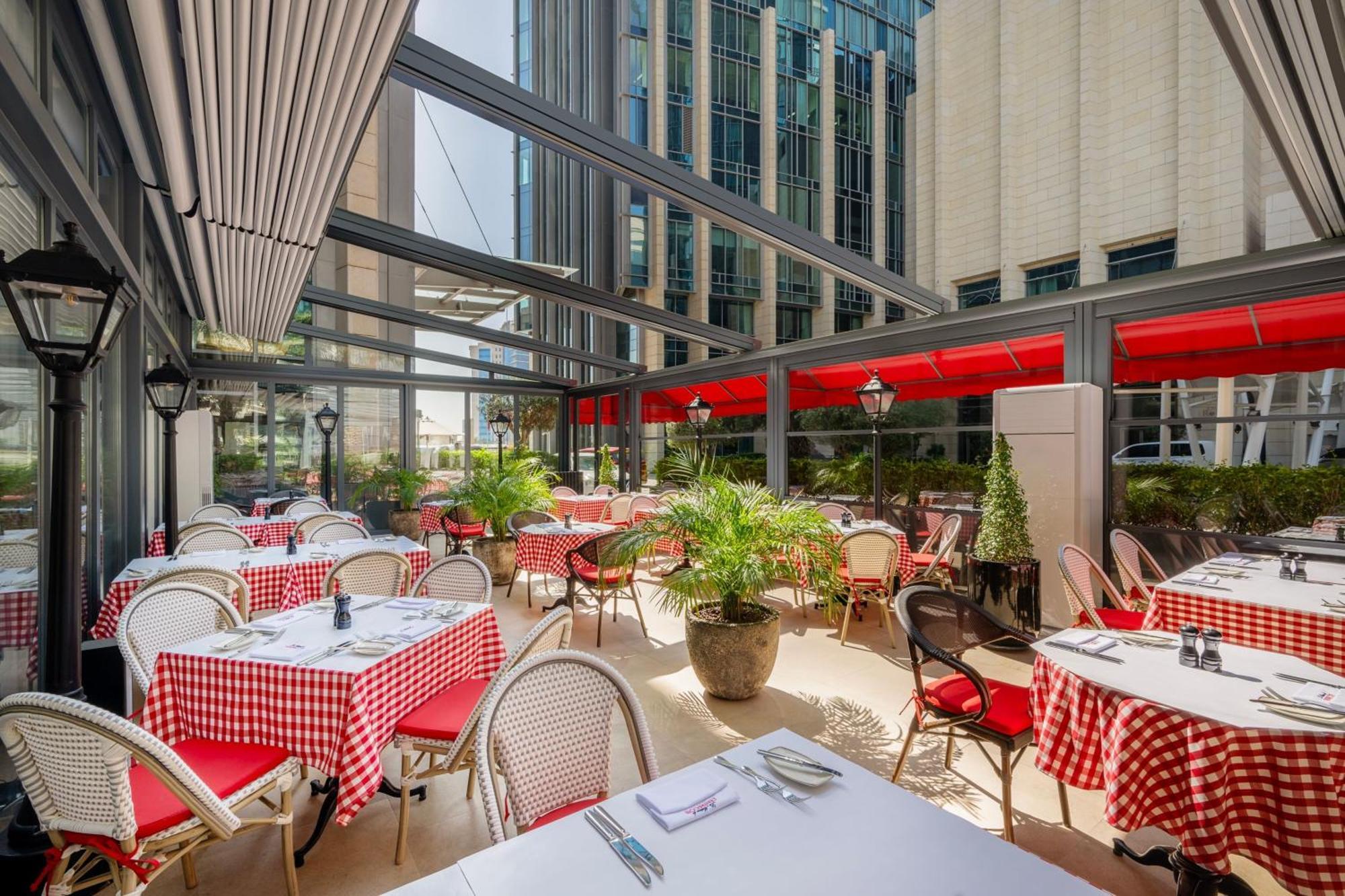 Le Meridien City Center Doha Exterior foto